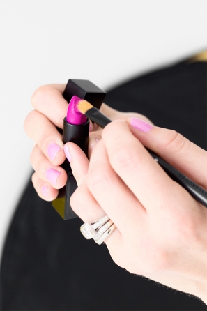 Lipstick-101-Two-Ways-To-Make-Your-Lipstick-Last4a-297x446